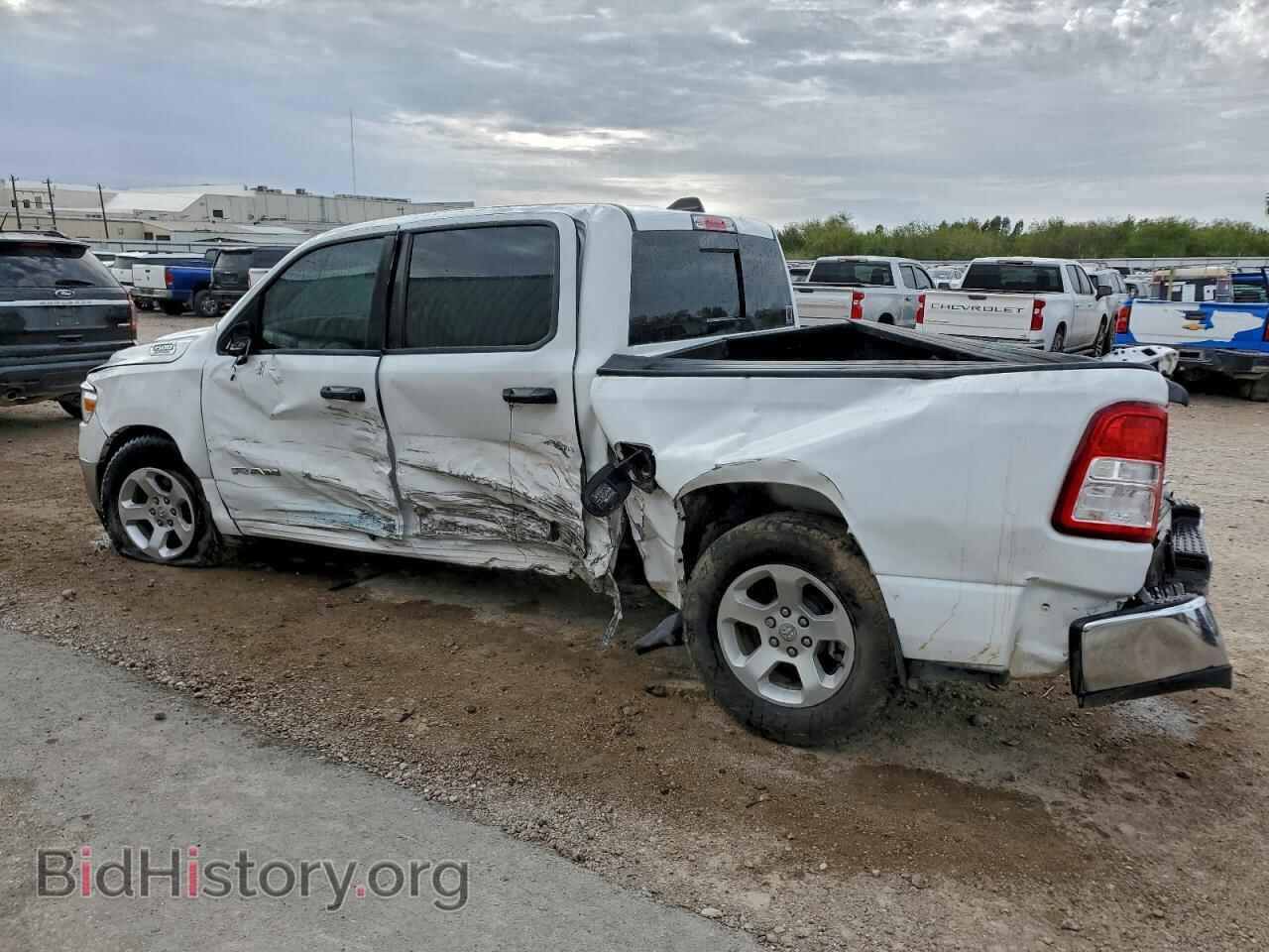 2019 RAM 1500 - VIN: 1C6RREGT2KN655624 - Фото 2