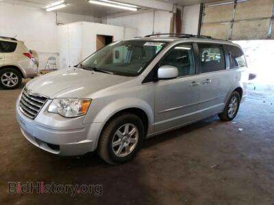 2010 Chrysler MINIVAN Touring, серебристый — VIN 2A4RR5D11AR413110, Copart