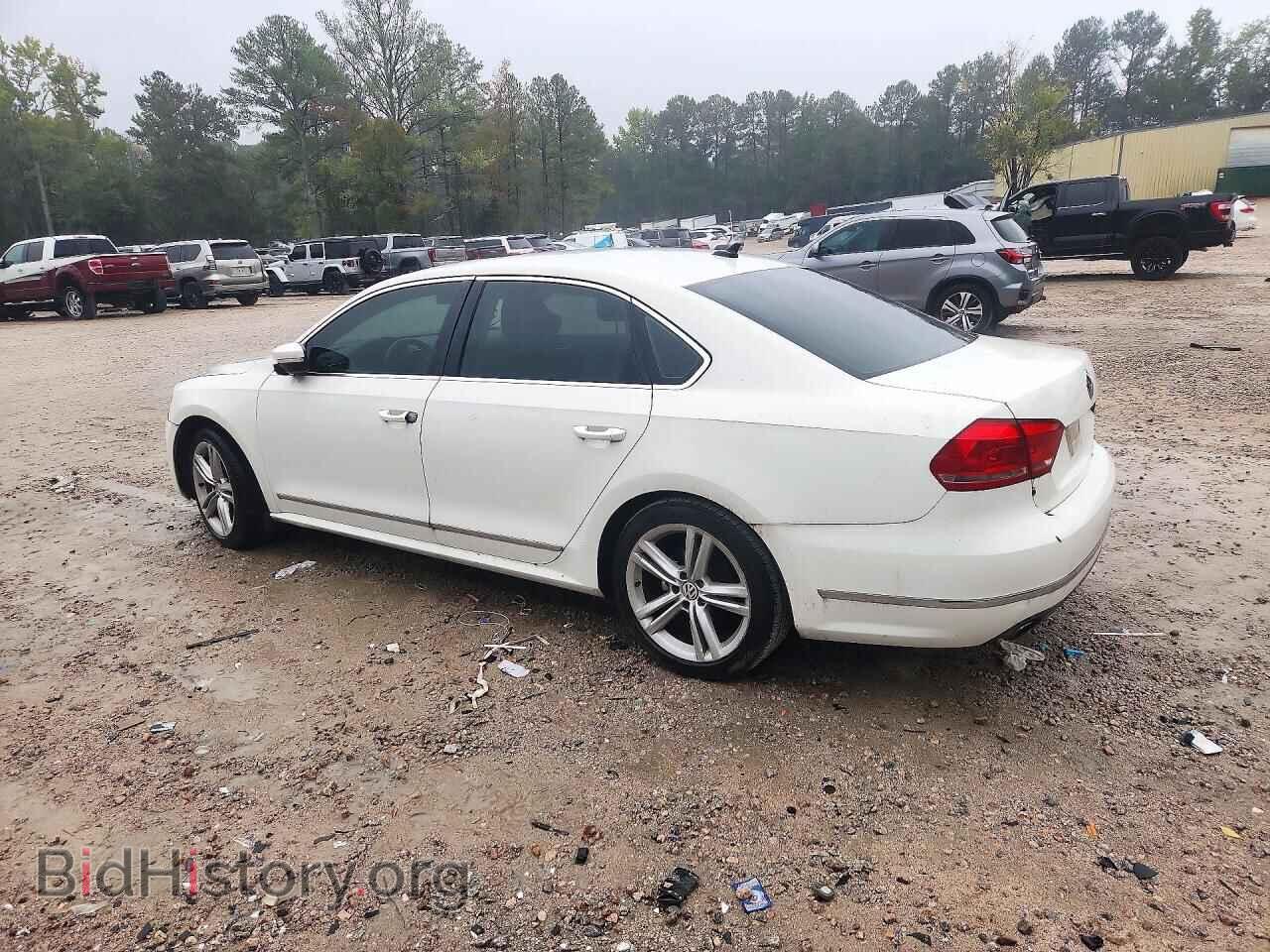 2015 Volkswagen PASSAT (VIN 1VWCT7A33FC002156) — photo 2 of 12