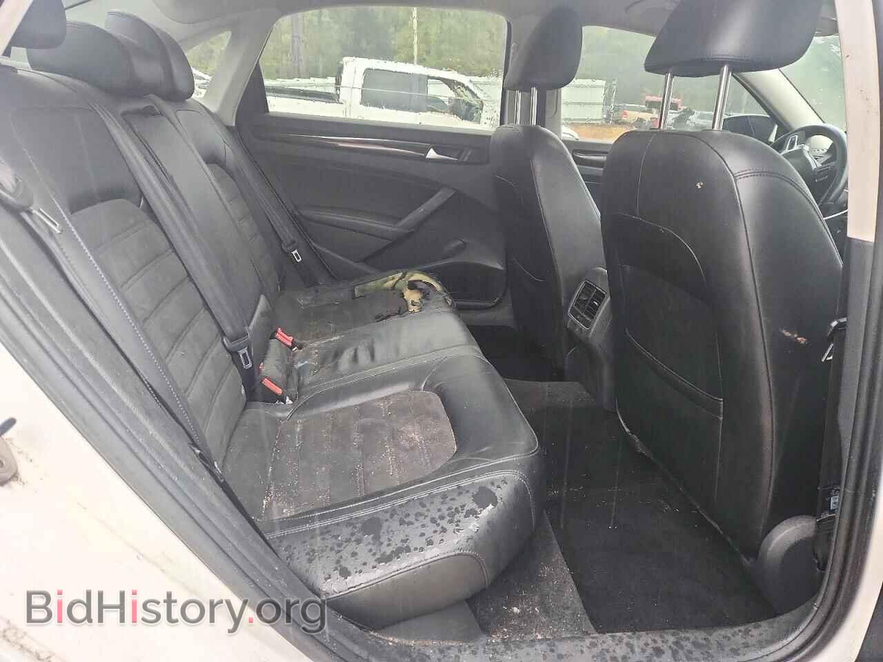 2015 Volkswagen PASSAT (VIN 1VWCT7A33FC002156) — photo 10 of 12