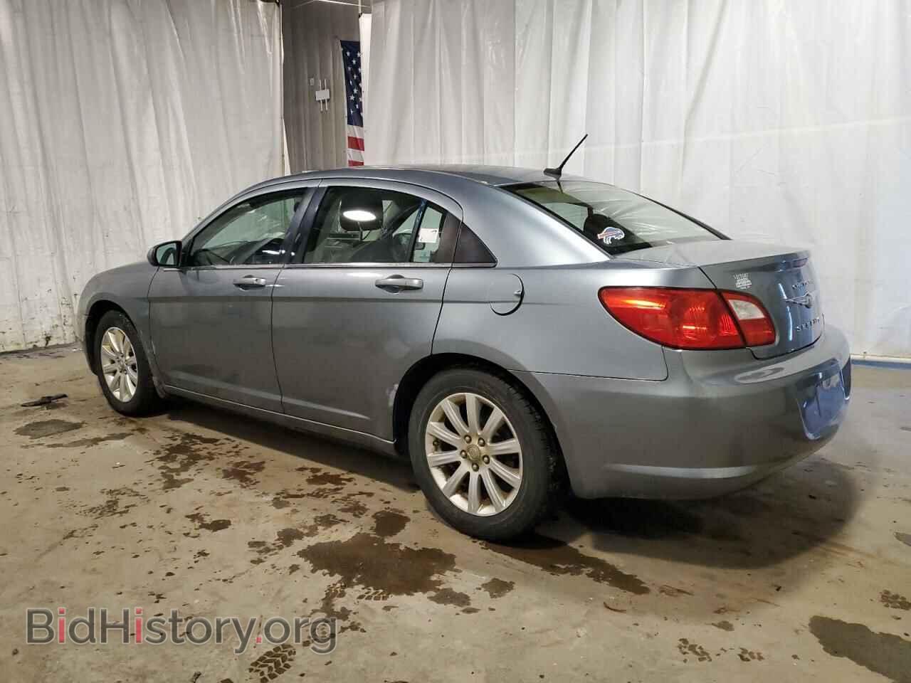 2010 CHRYSLER SEBRING - VIN: 1C3CC5FB9AN160381 - Фото 2