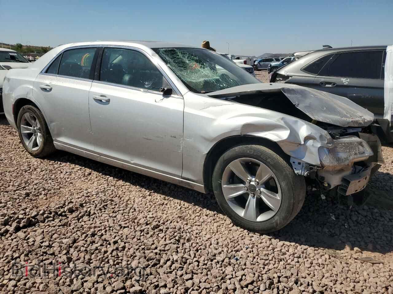 2019 CHRYSLER 300 - VIN: 2C3CCAAG0KH745887 - Фото 4