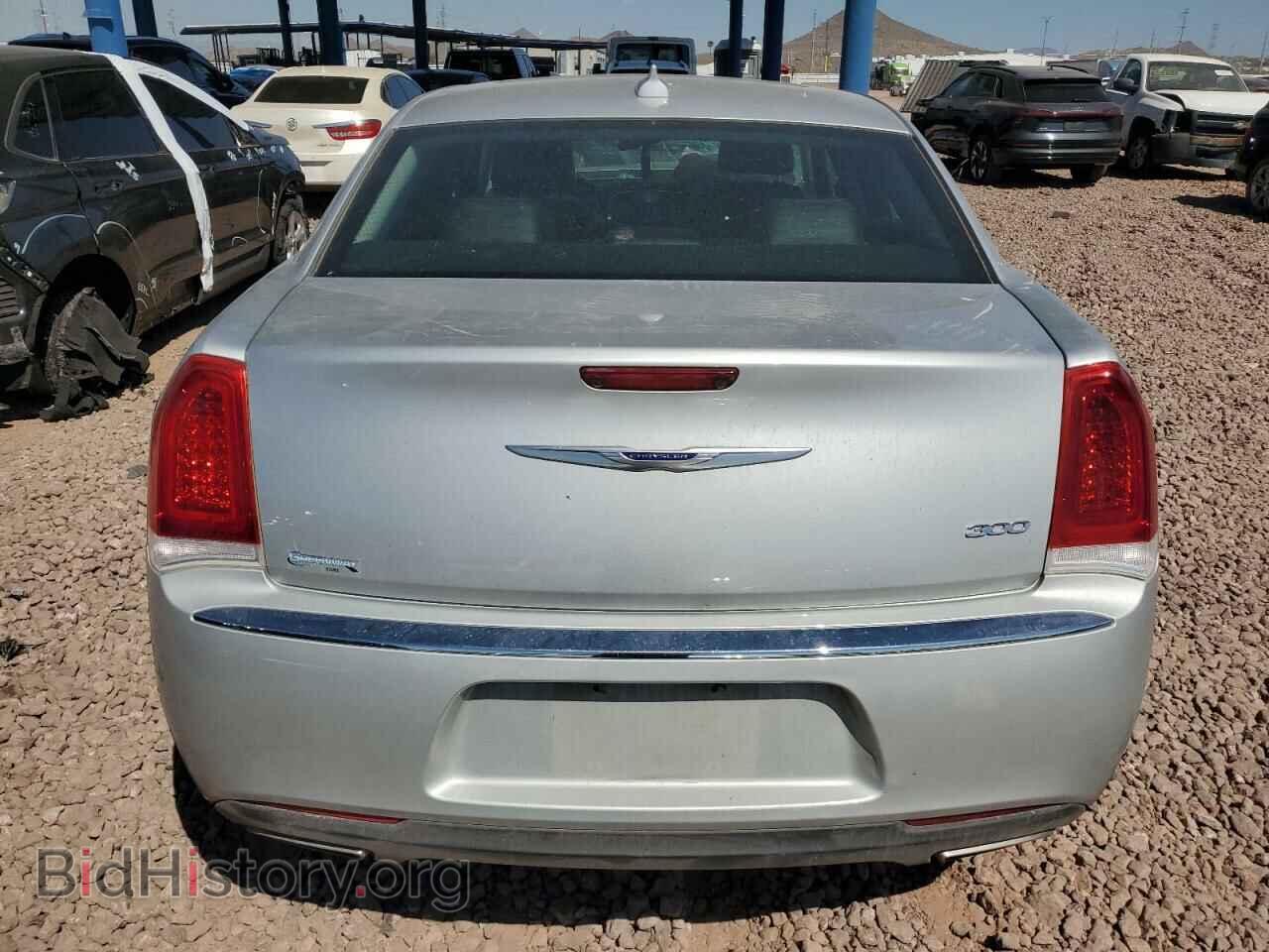 2019 CHRYSLER 300 - VIN: 2C3CCAAG0KH745887 - Фото 6