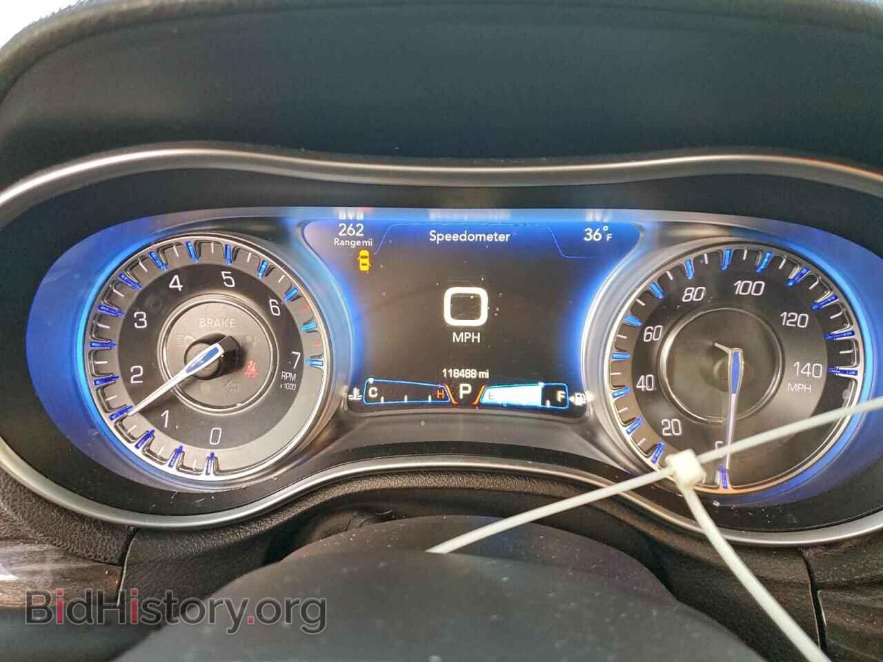 2016 CHRYSLER 300 - VIN: 2C3CCAAG4GH343913 - Фото 9