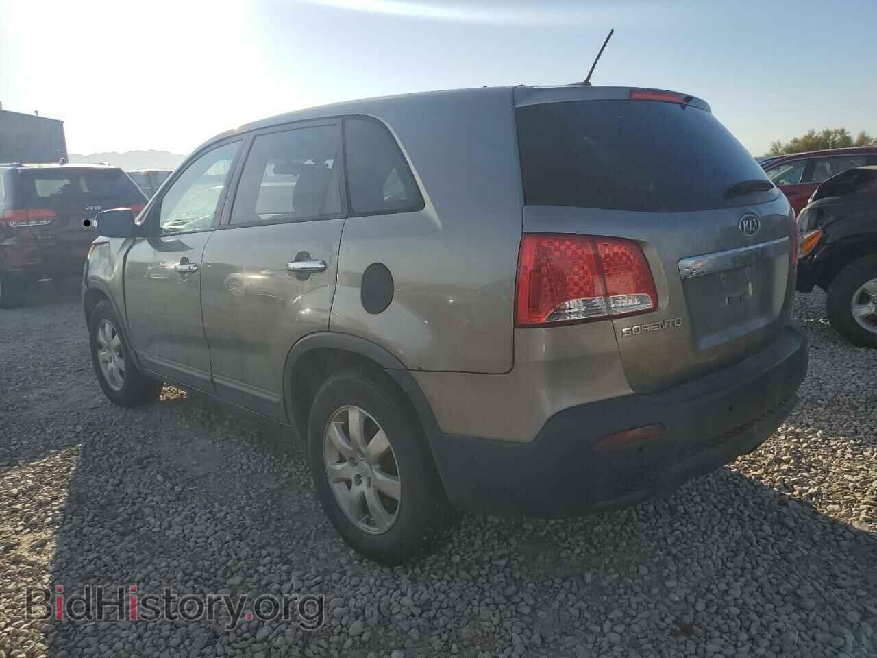 2011 KIA SORENTO - VIN: 5XYKT3A10BG127627 - Фото 2