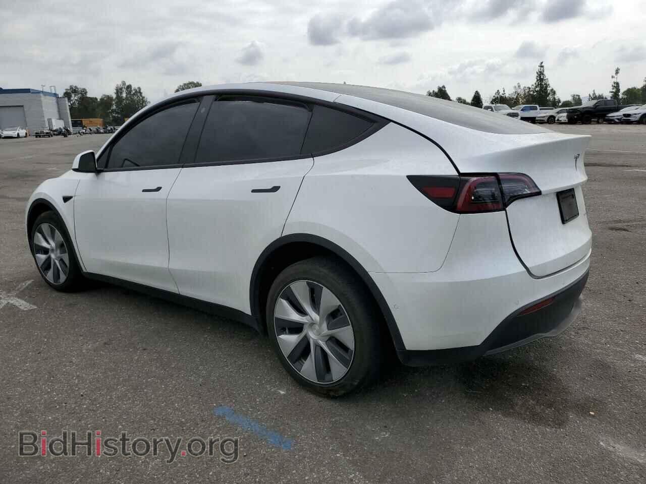 2022 TESLA MODEL Y - VIN: 7SAYGDEE1NF454229 - Фото 2
