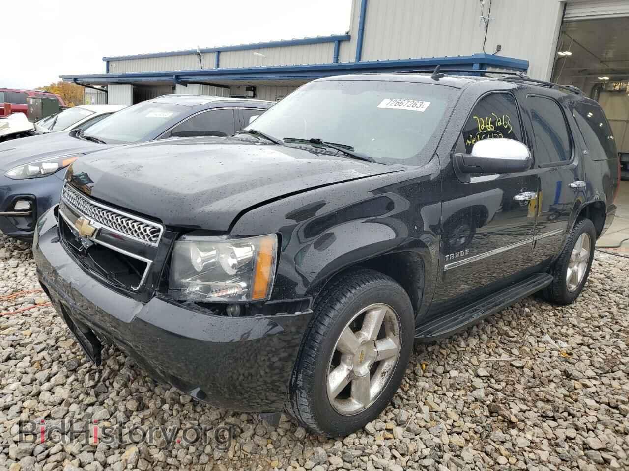 Photo 1GNUKCE01AR111747 - CHEVROLET TAHOE 2010