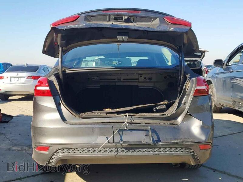 2016 Ford FOCUS (VIN 1FADP3F29GL254621) — фото 6 из 12