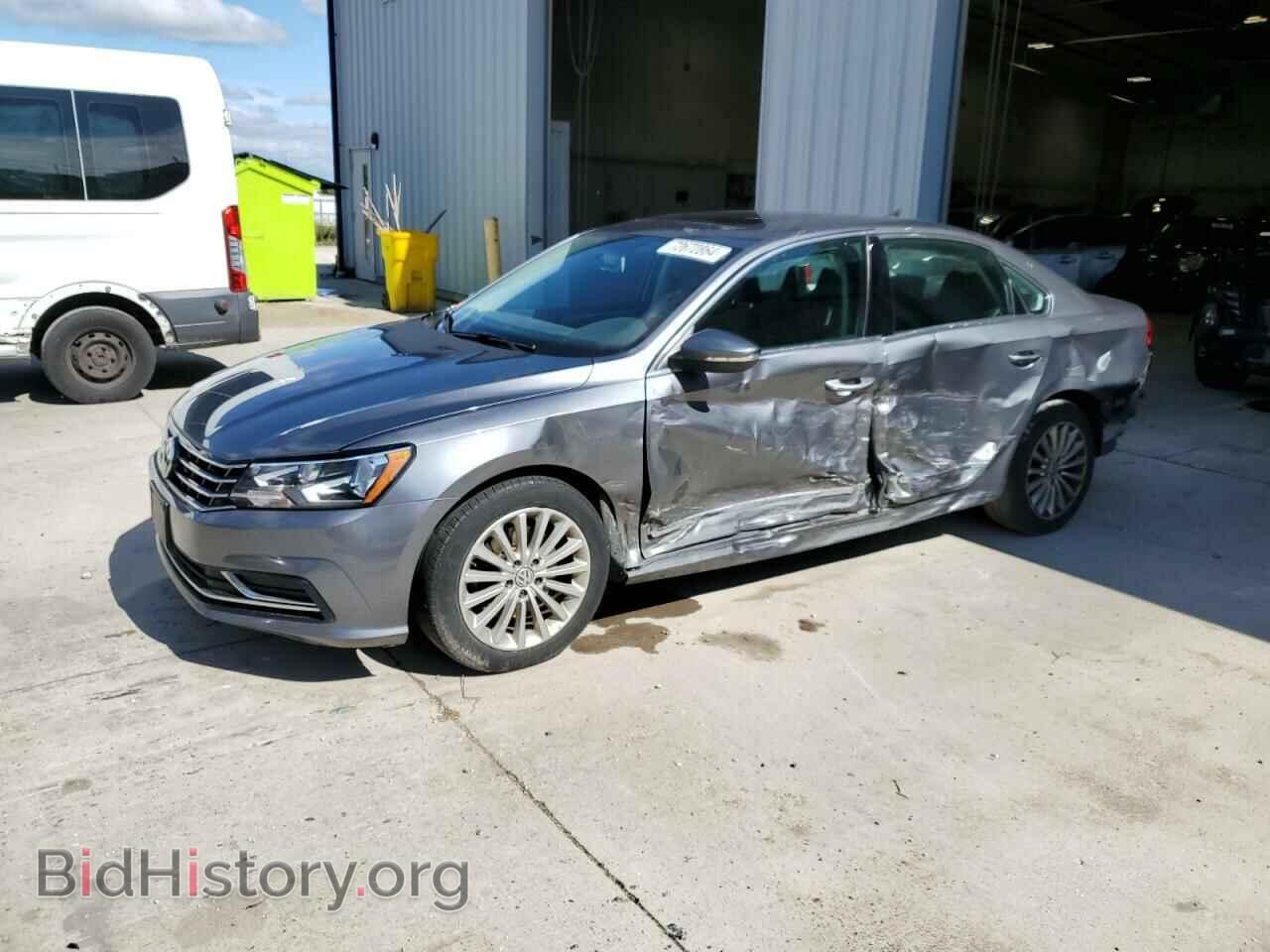 Photo 1VWBT7A34HC052546 - VOLKSWAGEN PASSAT 2017