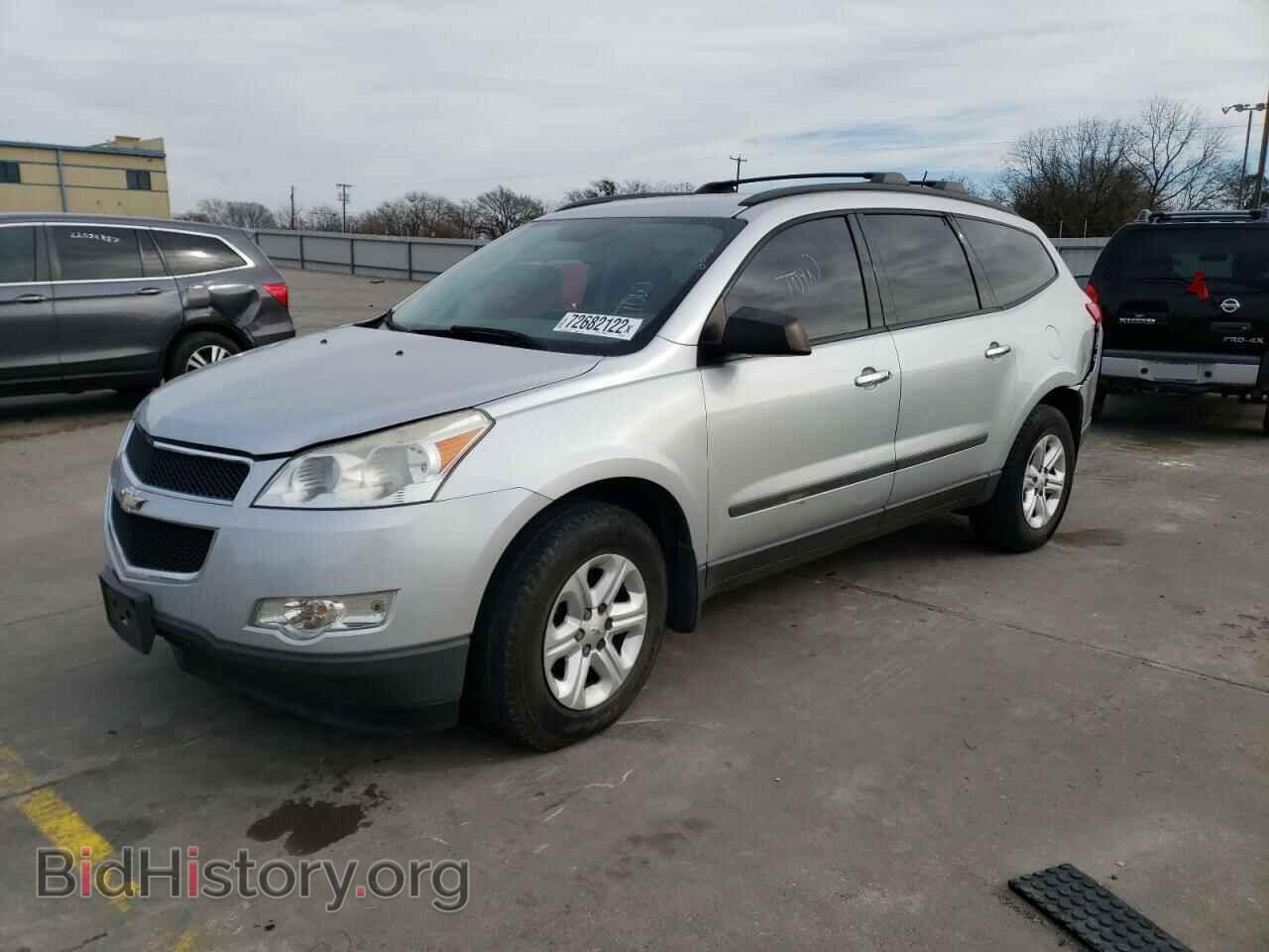 Photo 1GNKRFED0CJ363479 - CHEVROLET TRAVERSE 2012