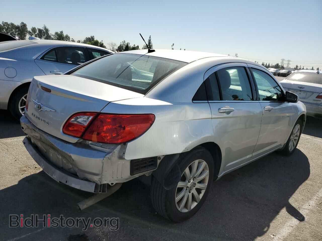 2010 CHRYSLER SEBRING - VIN: 1C3CC5FB2AN208335 - Фото 3