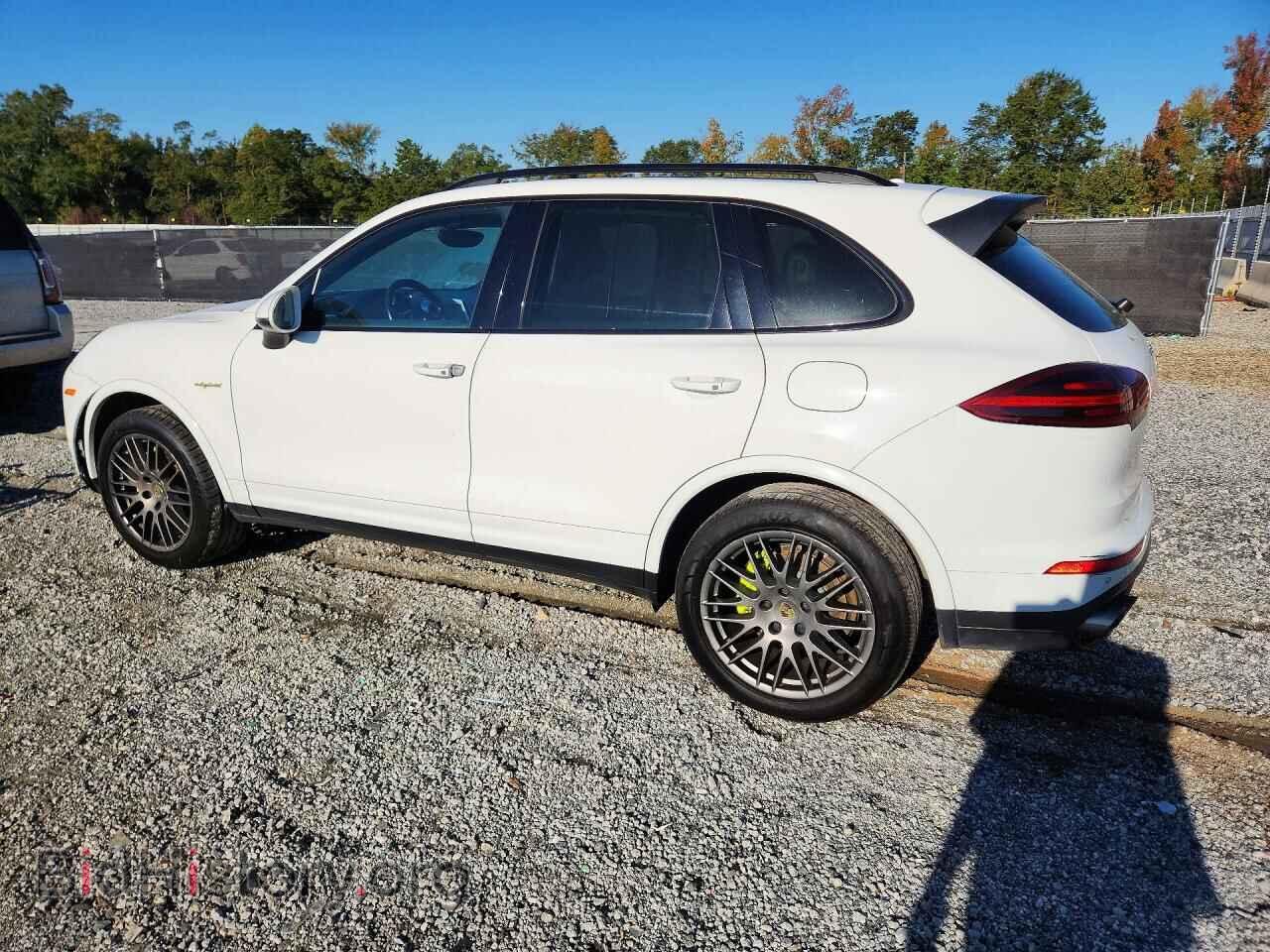 2017 PORSCHE CAYENNE - VIN: WP1AE2A27HLA75594 - Фото 2