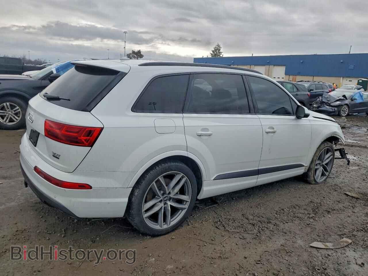 2017 AUDI Q7 - VIN: WA1VAAF79HD052285 - Фото 3