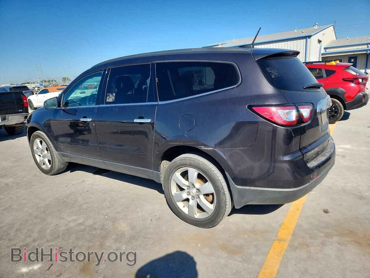 2017 CHEVROLET TRAVERSE - VIN: 1GNKRGKD7HJ224824 - Фото 2