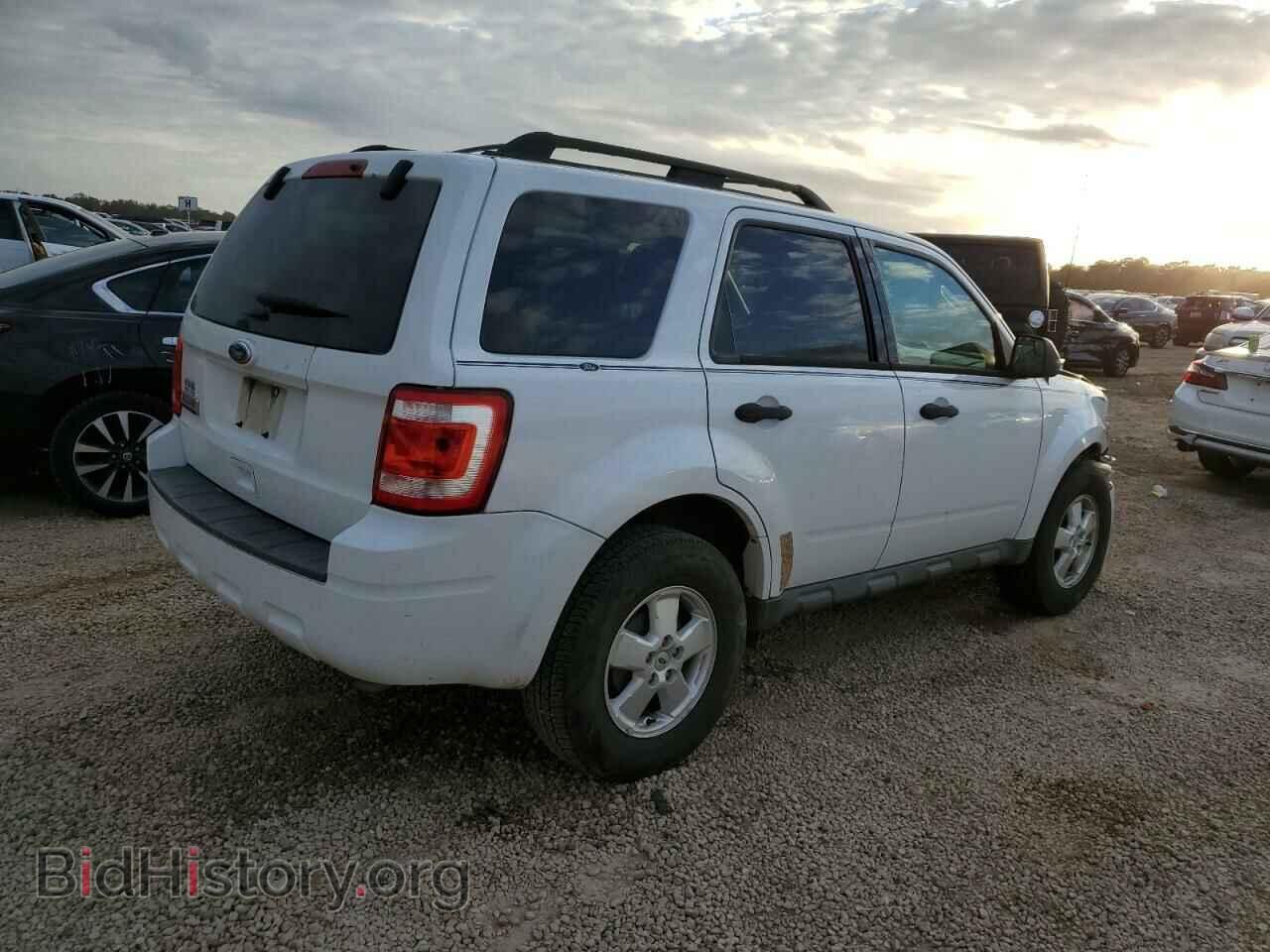 2011 FORD ESCAPE - VIN: 1FMCU0D71BKC54392 - Фото 3