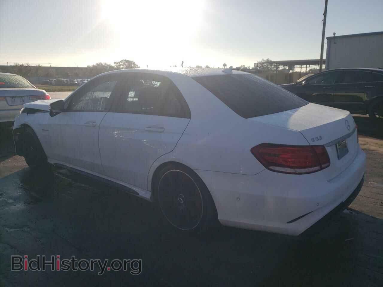 2015 MERCEDES-BENZ E-CLASS - VIN: WDDHF7GB1FB143317 - Фото 2