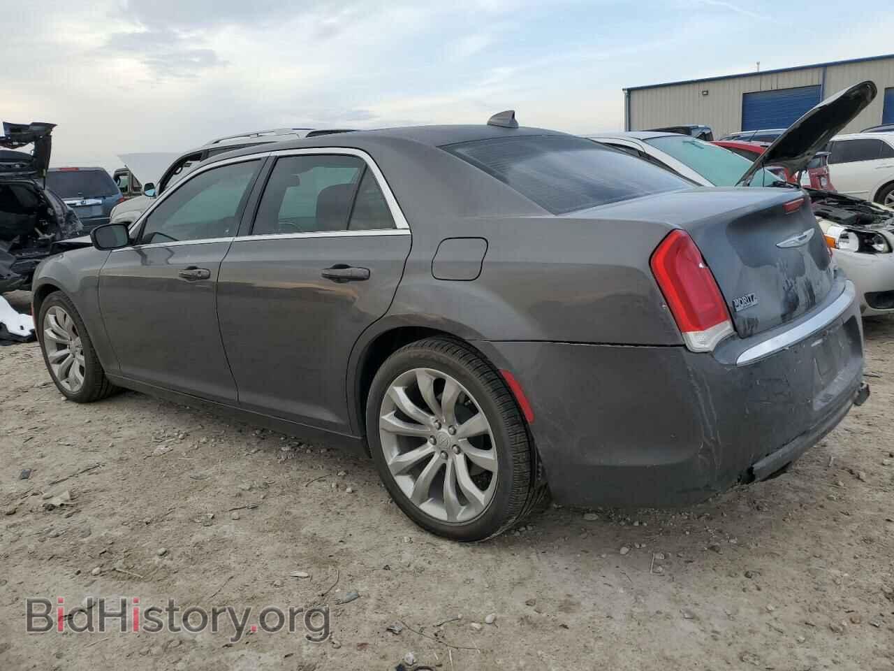 2017 CHRYSLER 300 - VIN: 2C3CCAAG8HH647151 - Фото 2