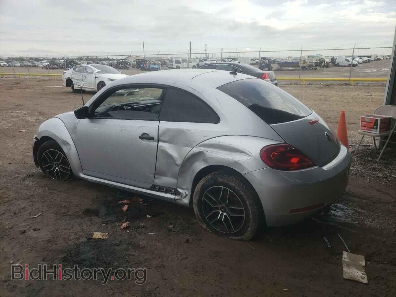 2013 VOLKSWAGEN BEETLE - VIN: 3VWFP7AT3DM654563 - Фото 2