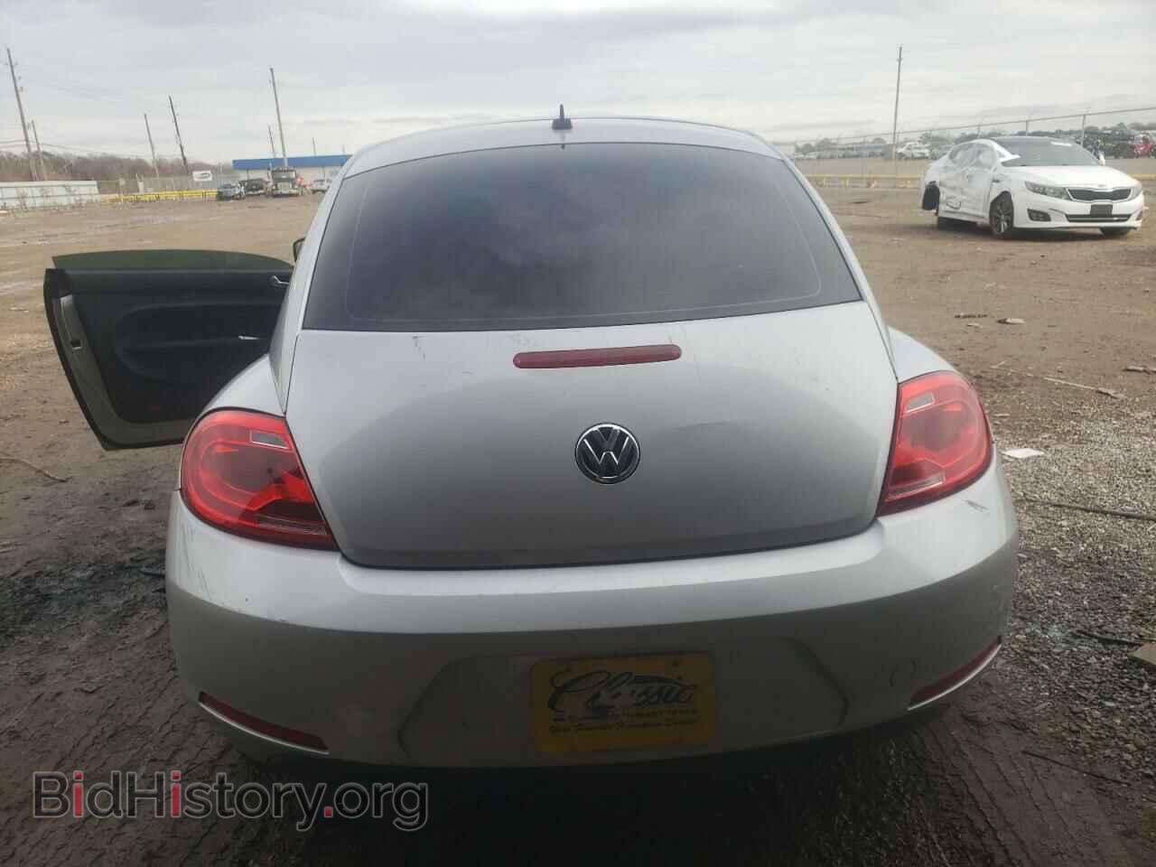 2013 VOLKSWAGEN BEETLE - VIN: 3VWFP7AT3DM654563 - Фото 6