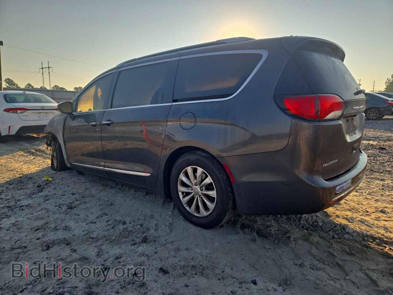 2018 Chrysler PACIFICA (VIN 2C4RC1BG0JR110794) — photo 2 of 14