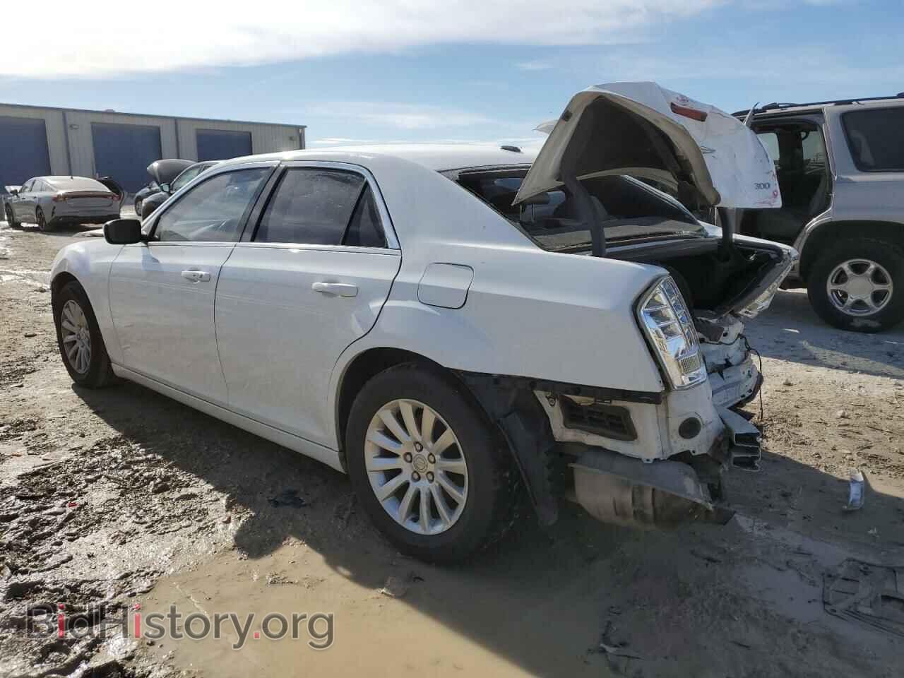 2013 CHRYSLER 300 - VIN: 2C3CCAAG1DH732343 - Фото 2