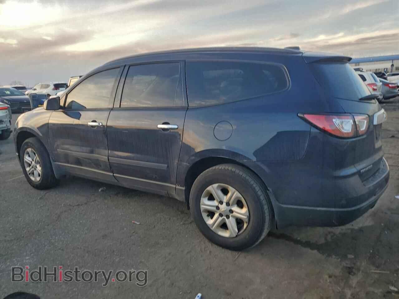 2017 CHEVROLET TRAVERSE - VIN: 1GNKRFKD7HJ142022 - Фото 2