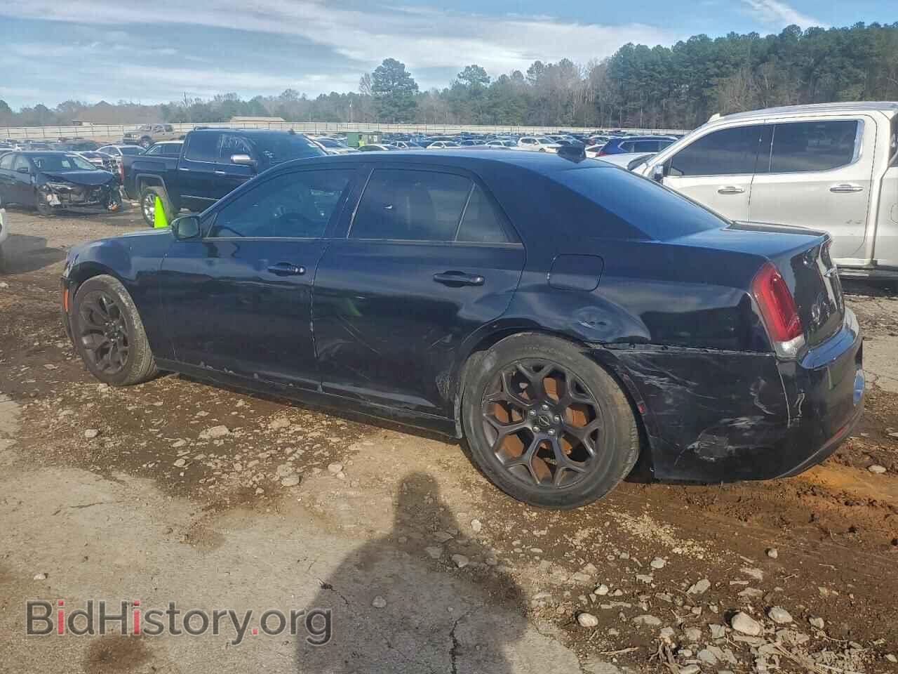 2019 CHRYSLER 300 - VIN: 2C3CCABG3KH625936 - Фото 2