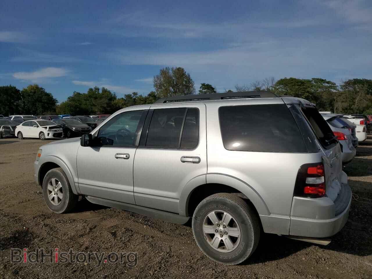 2010 FORD EXPLORER - VIN: 1FMEU7DE8AUA85796 - Фото 2