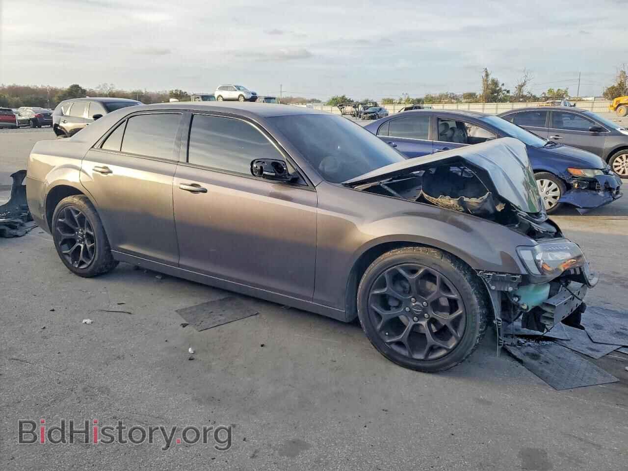 2019 CHRYSLER 300 - VIN: 2C3CCABG0KH536020 - Фото 4