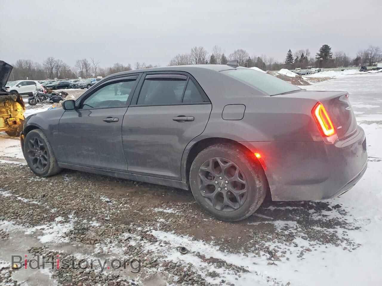 2019 CHRYSLER 300 - VIN: 2C3CCARG7KH556481 - Фото 2