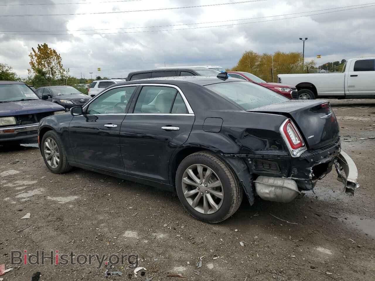 2019 CHRYSLER 300 - VIN: 2C3CCAKG4KH579663 - Фото 2