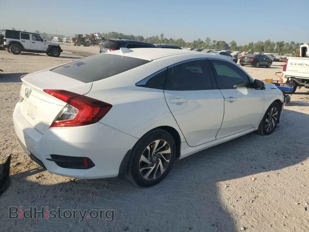 2018 HONDA CIVIC - VIN: 19XFC2F70JE015401 - Фото 3
