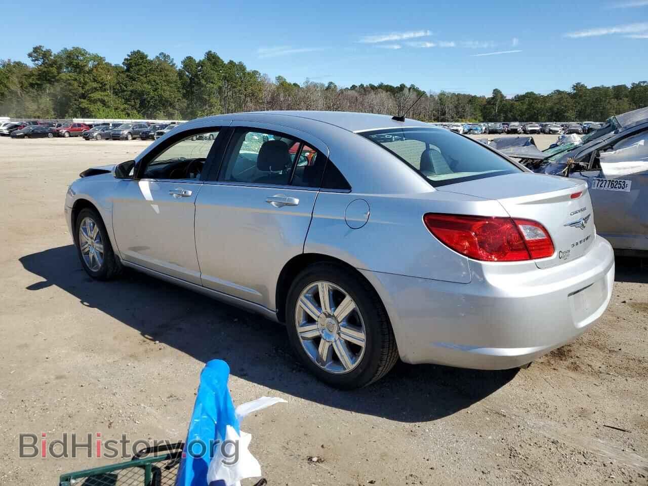 2010 CHRYSLER SEBRING - VIN: 1C3CC5FV4AN110594 - Фото 2