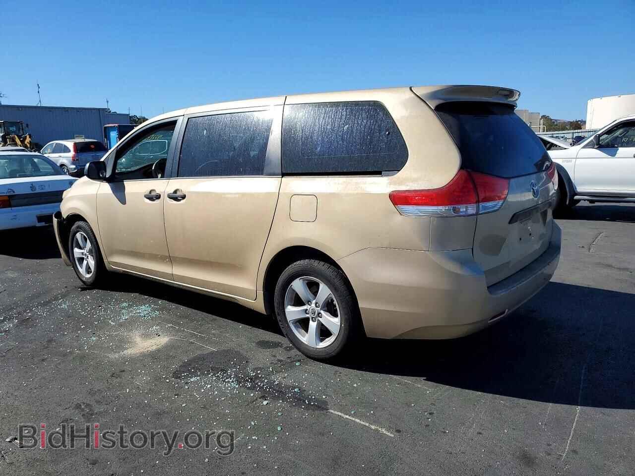2012 TOYOTA SIENNA - VIN: 5TDKA3DC4CS011810 - Photo 2