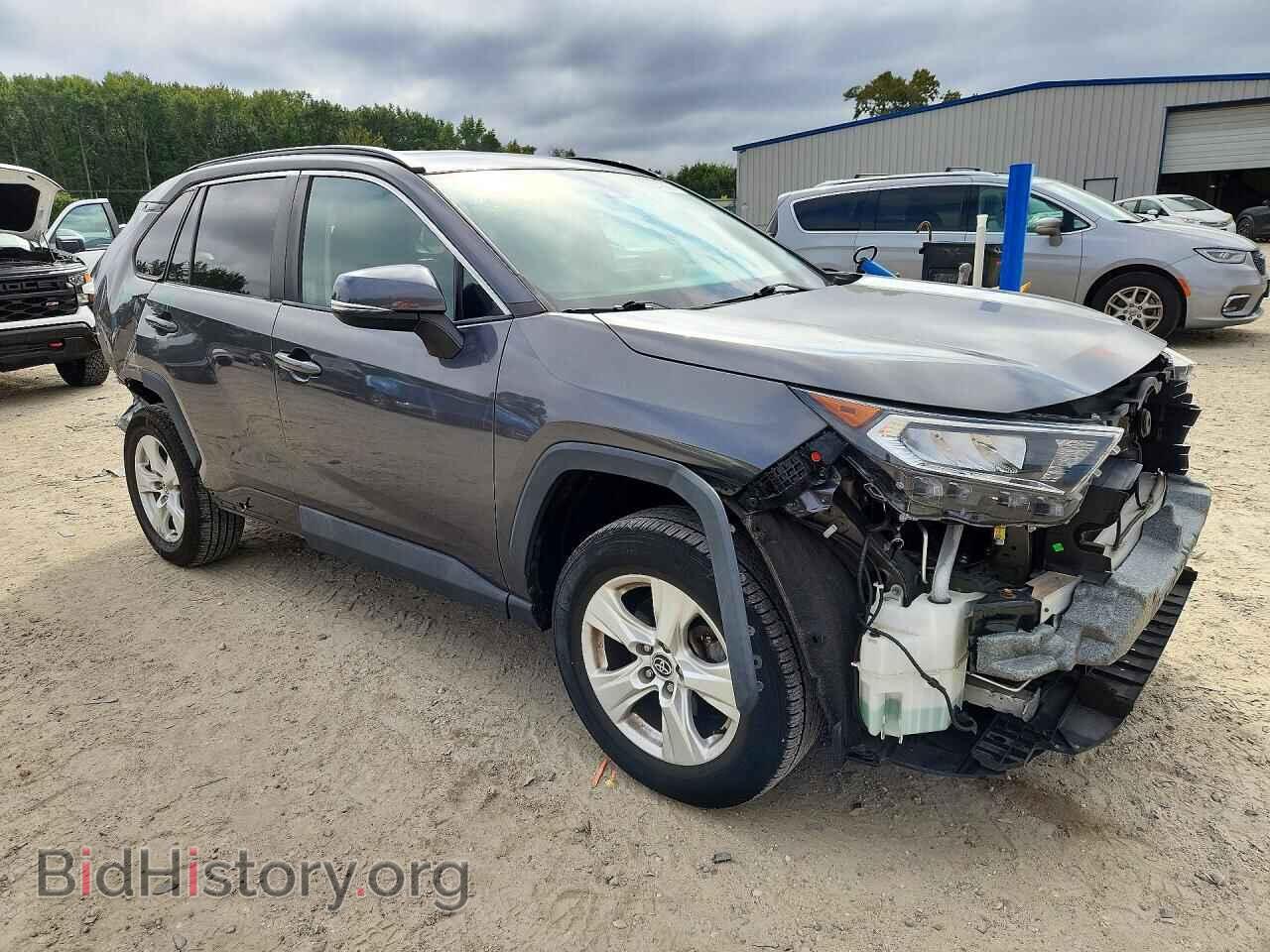 2021 Toyota RAV4 (VIN 2T3P1RFV3MW219197) — photo 4 of 14