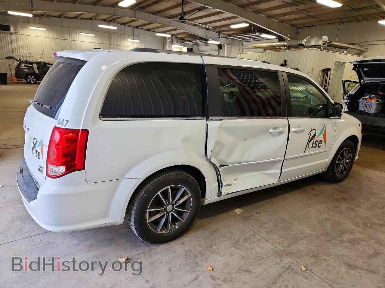 2017 Dodge CARAVAN (VIN 2C4RDGCG8HR677229) — photo 3 of 13