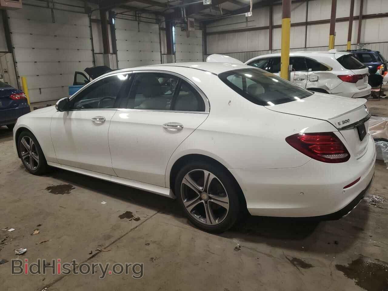 2017 MERCEDES-BENZ E-CLASS - VIN: WDDZF4KB5HA128497 - Фото 2
