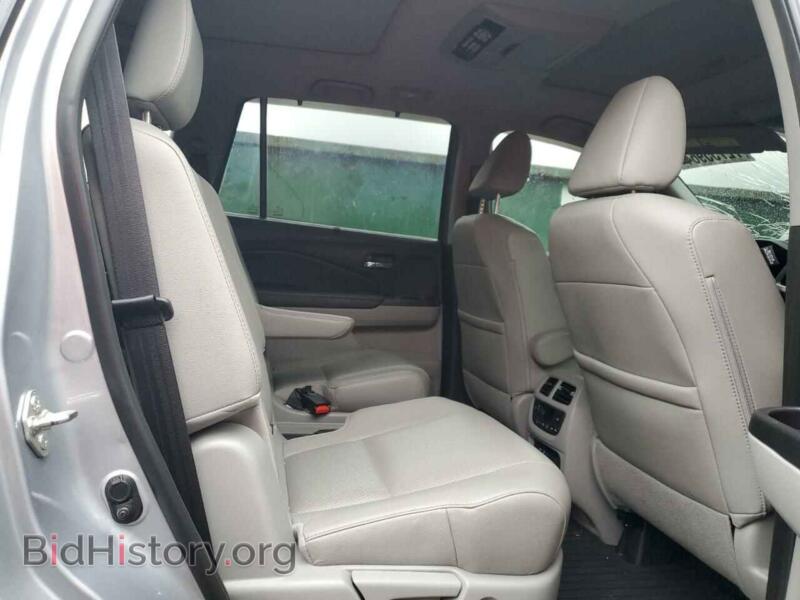 2018 Honda PILOT (VIN 5FNYF6H0XJB004035) — photo 10 of 12