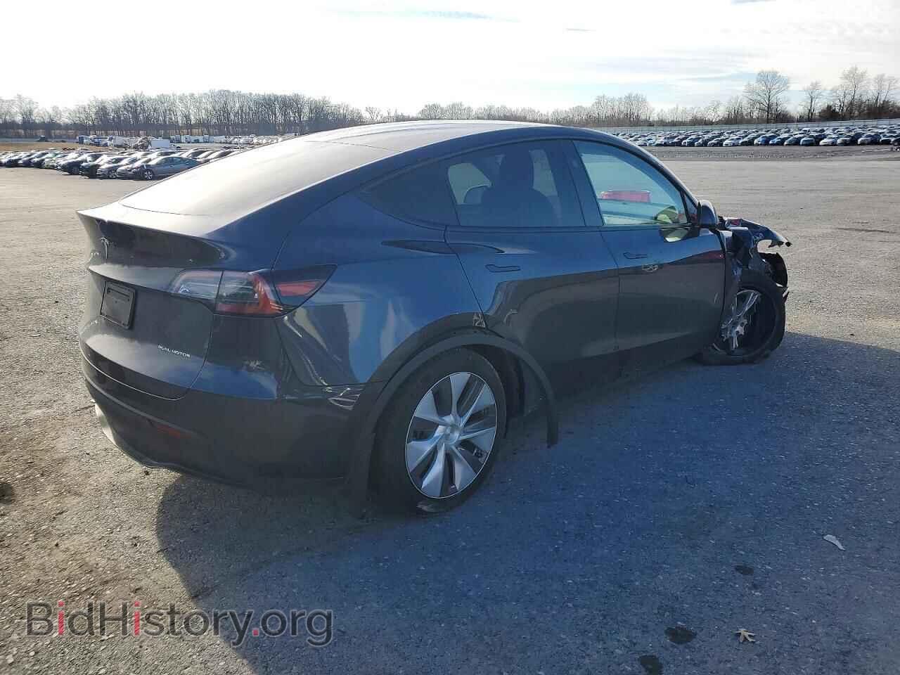 2024 TESLA MODEL Y - VIN: 7SAYGDEE0RA235765 - Фото 3