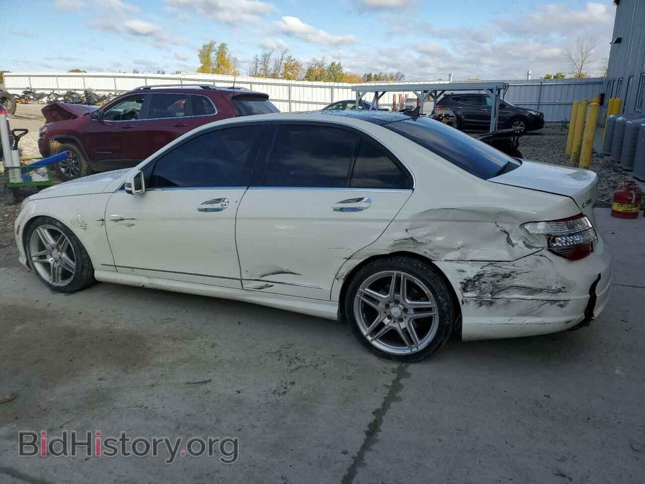 2011 MERCEDES-BENZ C-CLASS - VIN: WDDGF8BB4BF646724 - Фото 2