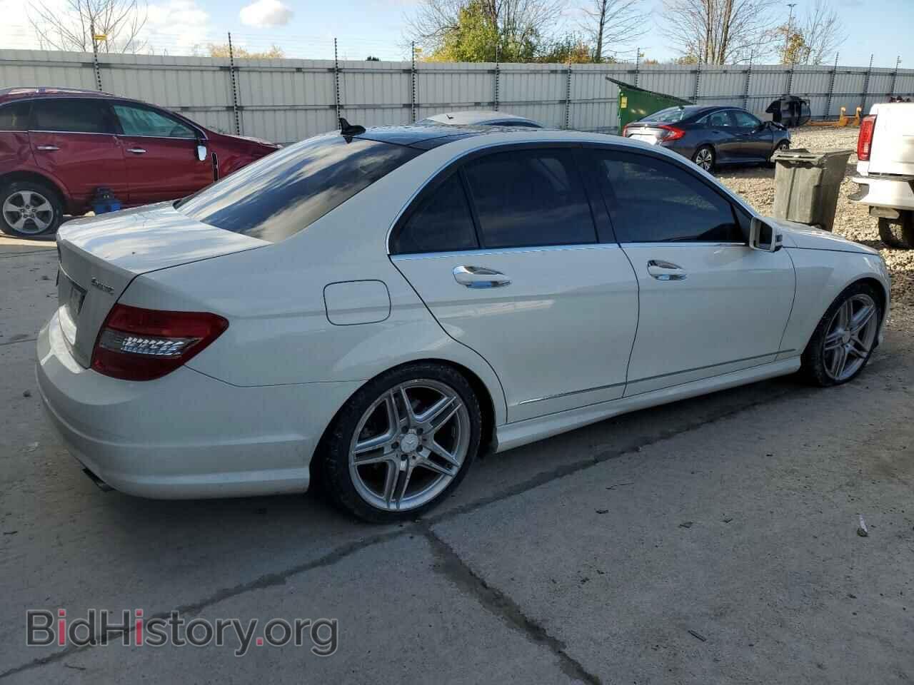 2011 MERCEDES-BENZ C-CLASS - VIN: WDDGF8BB4BF646724 - Фото 3