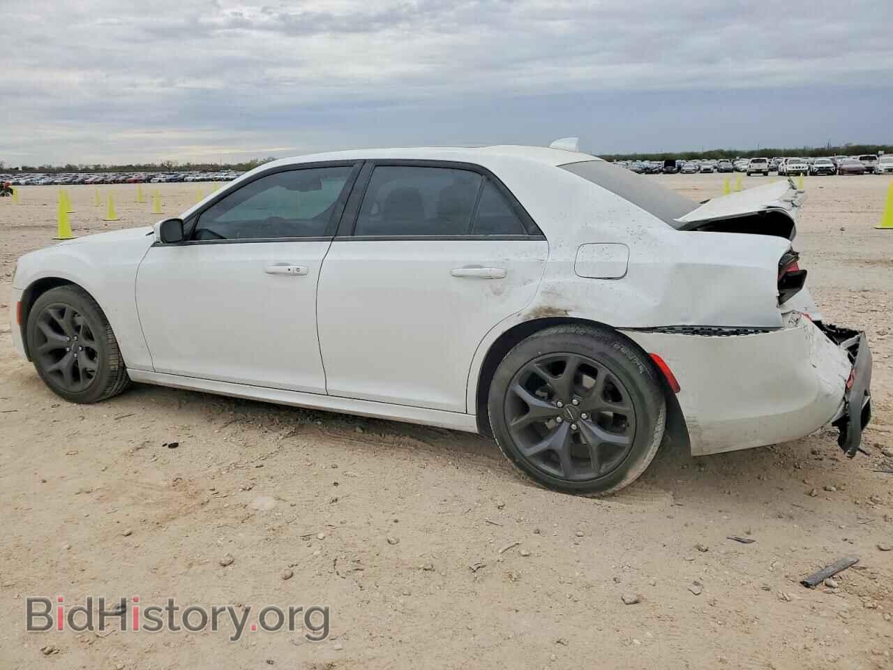 2021 CHRYSLER 300 - VIN: 2C3CCABT7MH562890 - Фото 2