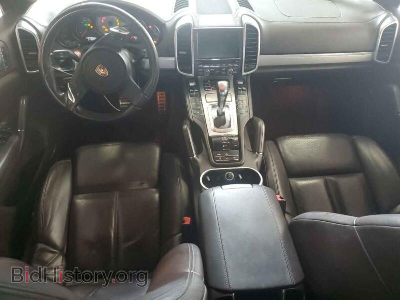 2011 Porsche CAYENNE (VIN WP1AE2A21BLA93581) — photo 8 of 14
