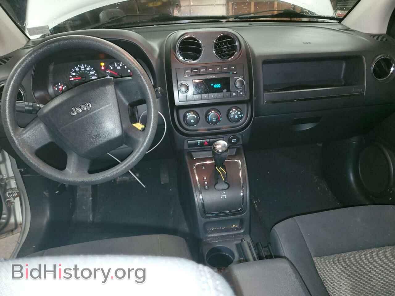 2010 JEEP COMPASS - VIN: 1J4NF4FB2AD524467 - Photo 8