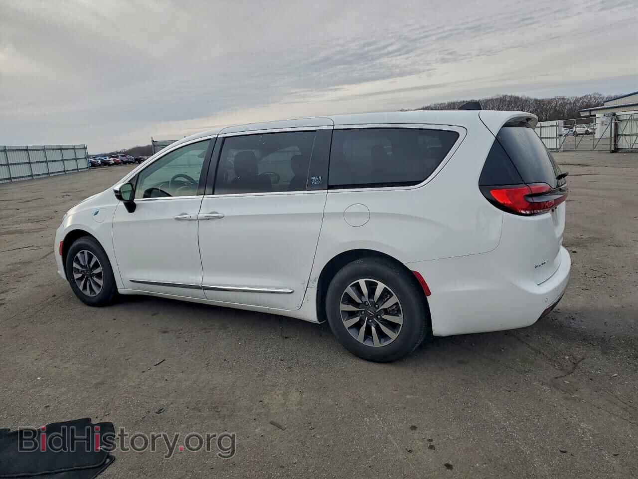 2023 CHRYSLER PACIFICA - VIN: 2C4RC1S70PR527213 - Фото 2