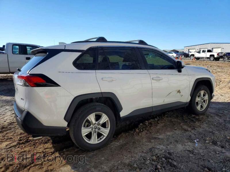 2021 Toyota RAV4 (VIN 2T3W1RFV8MC101742) — фото 3 из 15