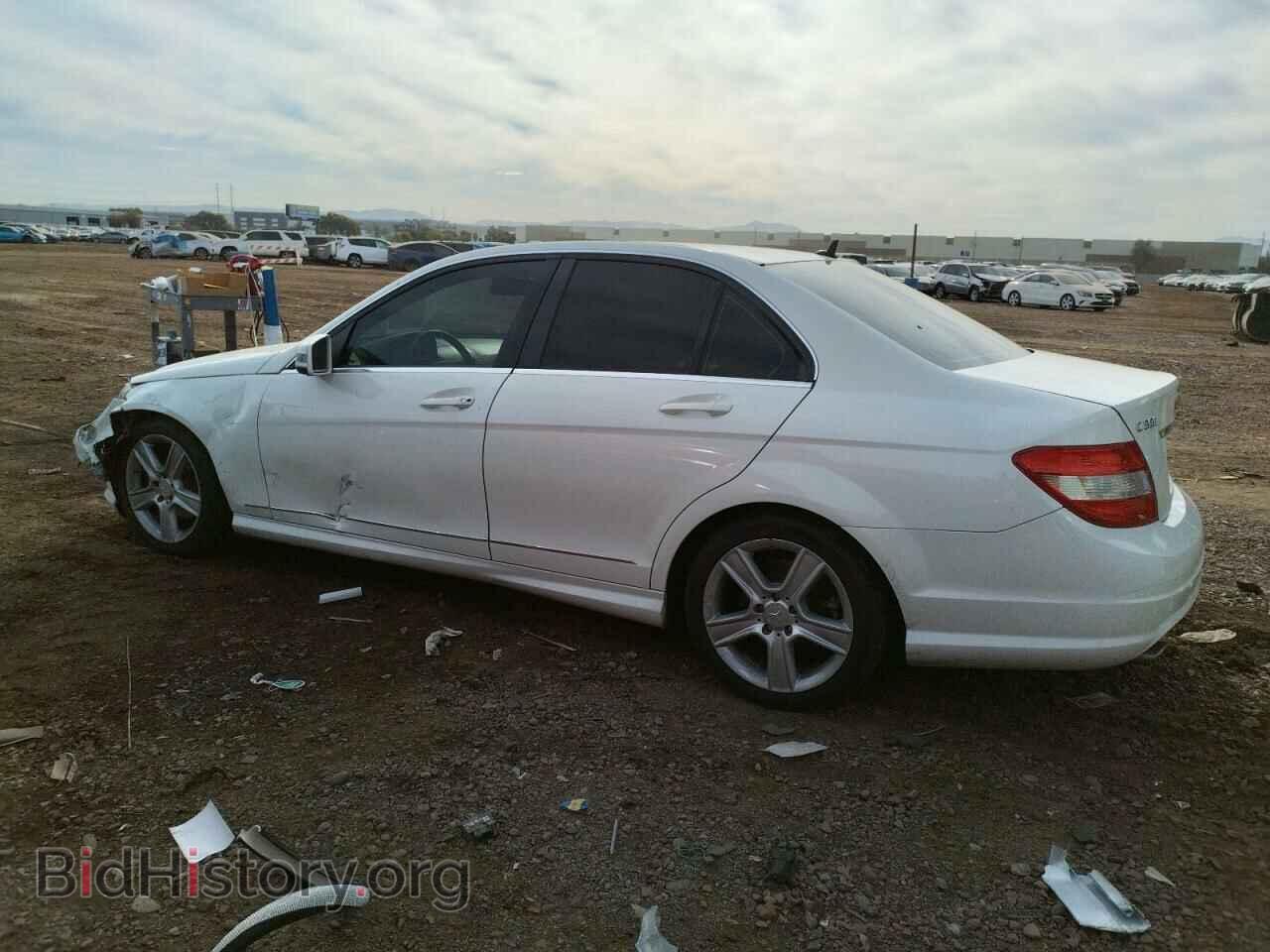 2011 MERCEDES-BENZ C-CLASS - VIN: WDDGF5EB0BR185708 - Фото 2