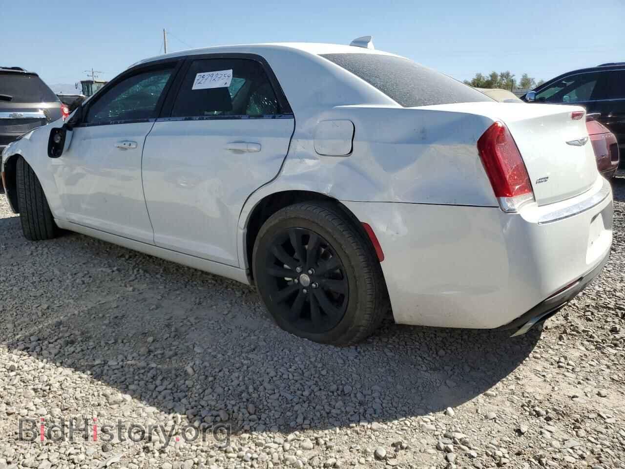 2016 CHRYSLER 300 - VIN: 2C3CCARG0GH253419 - Фото 2