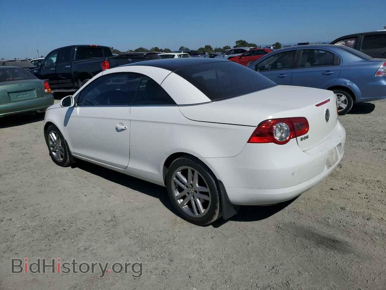 2008 VOLKSWAGEN EOS - VIN: WVWFA71F08V040256 - Фото 2
