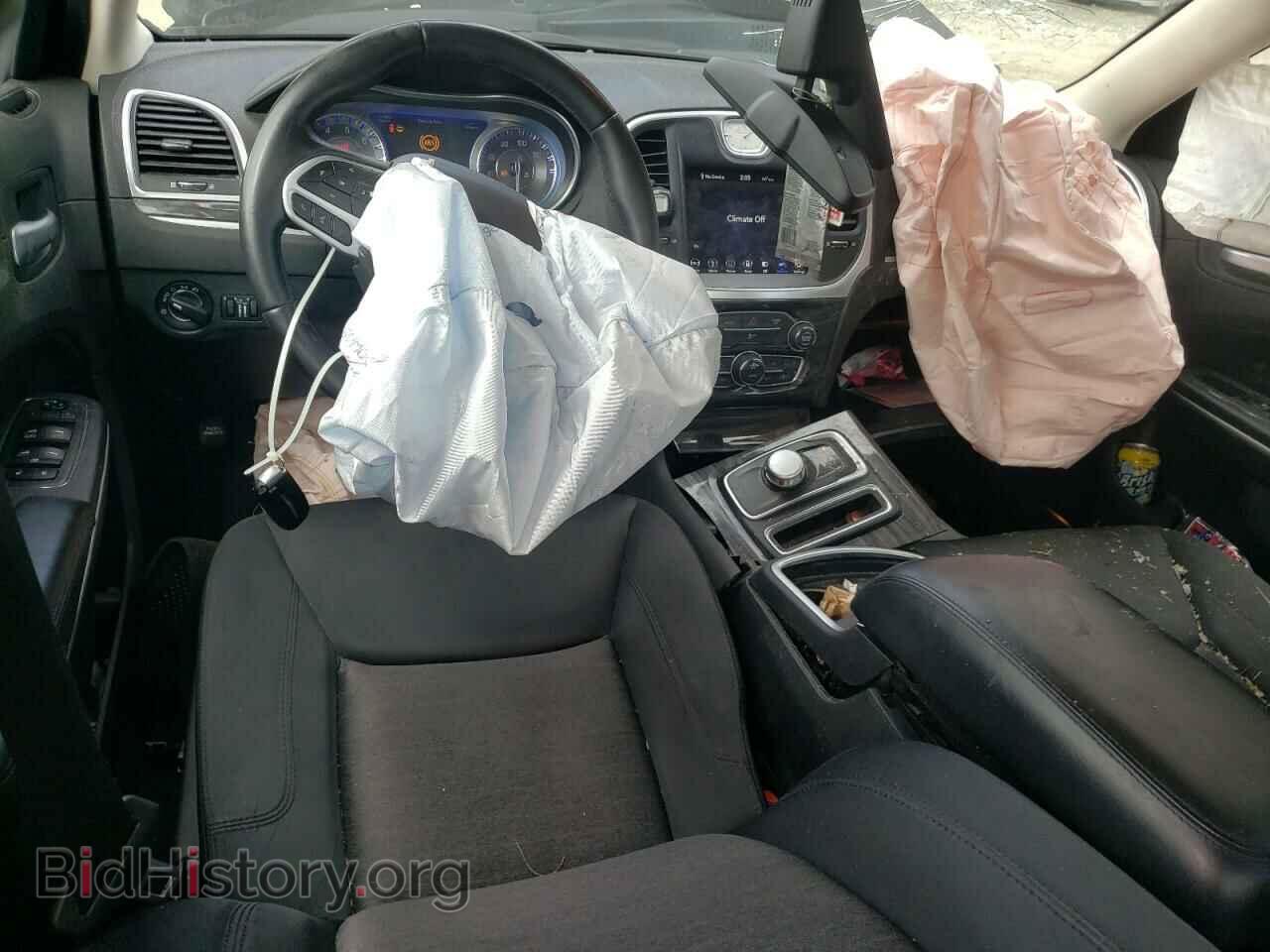 2019 CHRYSLER 300 - VIN: 2C3CCAAG1KH505537 - Фото 8